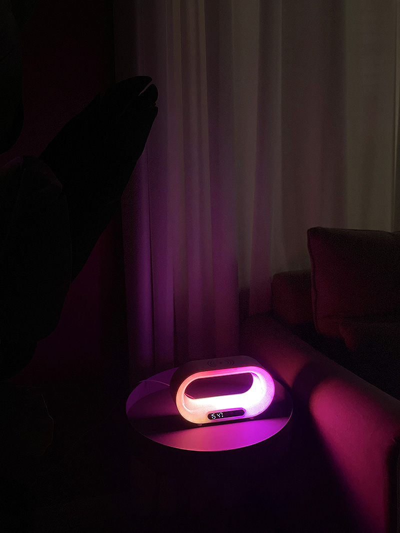 弘沃无线充智能氛围灯 - 缔造个性化光影，照亮生活乐趣