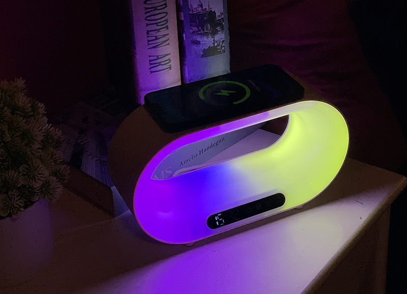 光动未来，弘沃氛围灯与无线充电融合，点亮智能生活空间！