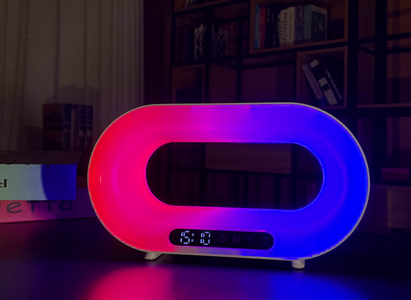 光动未来，弘沃氛围灯与无线充电融合，点亮智能生活空间！