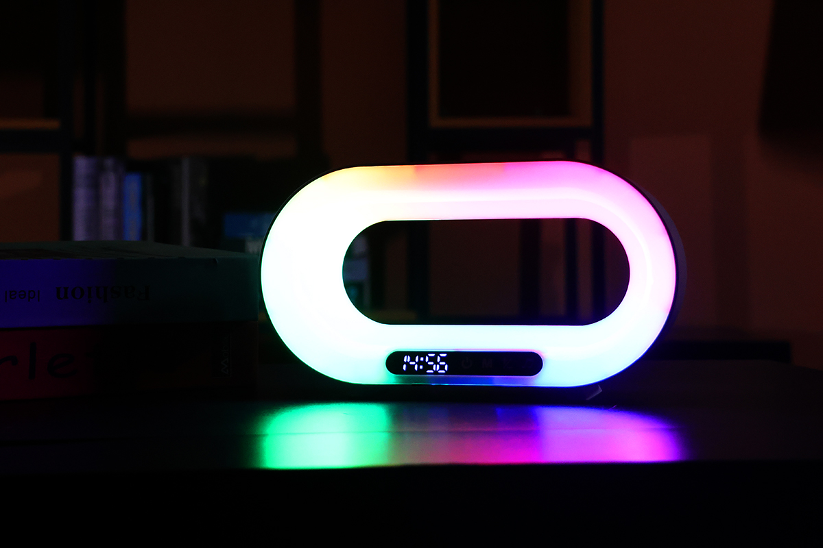 照亮房间点亮心情：弘沃酒店氛围灯让旅程倍增温馨